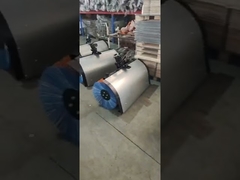 Einstufige Schneefräse mit hydraulischem Antrieb, höhenverstellbare Stützbeine